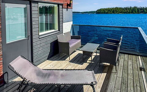 Villa Joutseno: Svømmepøl, Udvej, Udendørs Møbler, Design, Skygge, Landscaping, Hotel, Water Feature, Eco Hotel