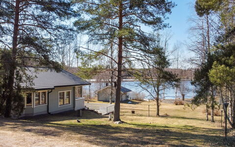 Ketunkolo: Møbel, Indretning, Gulvbelægning, Etage, Bord, Loft, Køkken & Spisebord, Belysning, Stol, Hjem