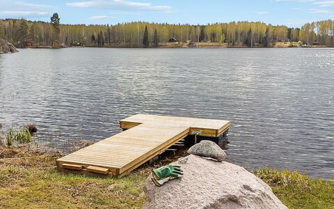 Ketunkolo: Møbel, Indretning, Gulvbelægning, Etage, Bord, Loft, Køkken & Spisebord, Belysning, Stol, Hjem