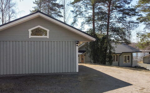 Ketunkolo: Møbel, Indretning, Gulvbelægning, Etage, Bord, Loft, Køkken & Spisebord, Belysning, Stol, Hjem