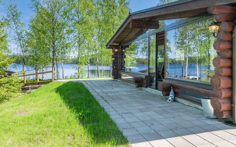Huvikumpu: Møbel, Indretning, Gulvbelægning, Etage, Bord, Loft, Køkken & Spisebord, Belysning, Stol, Hjem