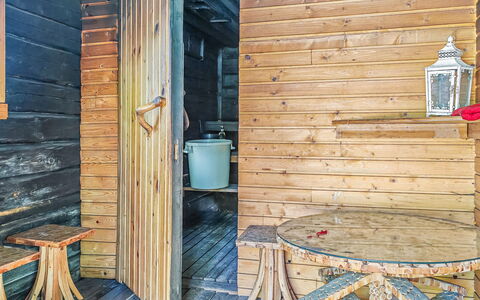 Huvikumpu: Møbel, Indretning, Gulvbelægning, Etage, Bord, Loft, Køkken & Spisebord, Belysning, Stol, Hjem