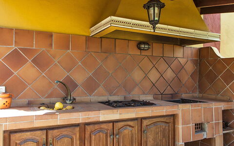 La Orotava 150: Countertop, Værelse, Køkken, Cabinetry, Ejendom, Gul, Flise, Møbel, Indretning, Bygning