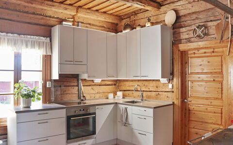 Laattajan Hirsipirtti: Køkken, Køkken Apparat, Countertop, Gulvbelægning, Cabinetry, Træ, Møbel, Større Bandage, Indretning, Etage
