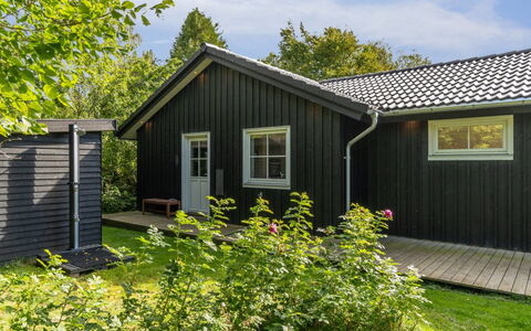 Loviisa - 850M from the Sea: Møbel, Indretning, Gulvbelægning, Etage, Loft, Værelse, Stol, Bord, Lejlighed, Køkken & Spisebord