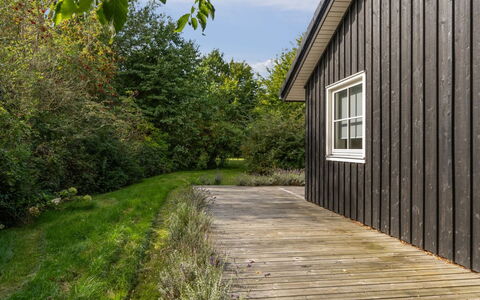 Loviisa - 850M from the Sea: Møbel, Indretning, Gulvbelægning, Etage, Loft, Værelse, Stol, Bord, Lejlighed, Køkken & Spisebord