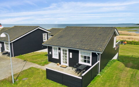 Ewelina - 150M from the Sea: Tag, Hus, Hjem, Sommerhus, Sidespor, Estate, Indkørsel, Garden Bygninger, Gård, Skur