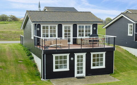Ewelina - 150M from the Sea: Tag, Hus, Hjem, Sommerhus, Sidespor, Estate, Indkørsel, Garden Bygninger, Gård, Skur