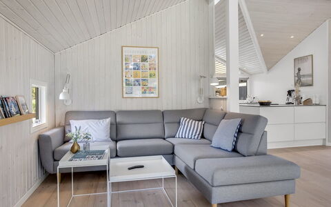 Ubbe - 800M from the Sea: Gulvbelægning, Stue, Trægulve, Hårdttræ, Couch, Bejdse, Planke, Laminat Gulv