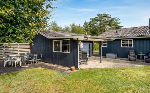 Niyazi - 770M from the Sea: Træ, Hus, Tag, Hjem, Sommerhus, Sidespor, Dør, Garden Bygninger, Backyard, Skygge