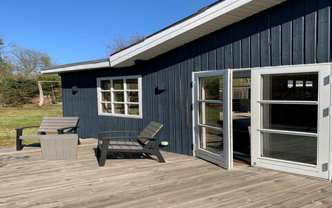 Niyazi - 770M from the Sea: Træ, Dør, Sommerhus, Hårdttræ, Planke, Bejdse, Sidespor, Udendørs Møbler, Stol, Skygge