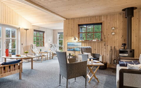 Niyazi - 770M from the Sea: Møbel, Træ, Indretning, Loft, Gulvbelægning, Stol, Etage, Couch, Stue, Hjem