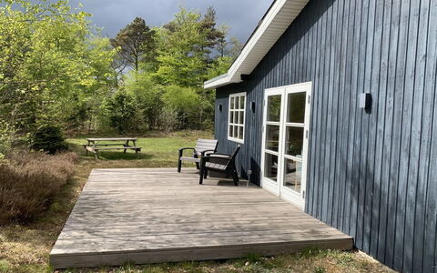 Niyazi - 770M from the Sea: Møbel, Indretning, Gulvbelægning, Etage, Loft, Værelse, Stol, Bord, Lejlighed, Køkken & Spisebord