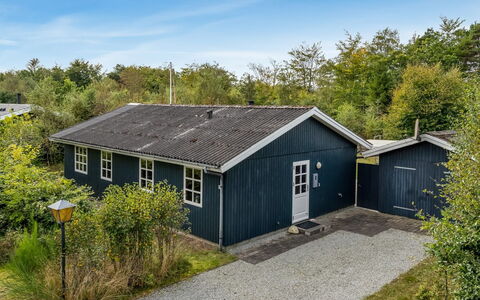 Niyazi - 770M from the Sea: Møbel, Indretning, Gulvbelægning, Etage, Loft, Værelse, Stol, Bord, Lejlighed, Køkken & Spisebord
