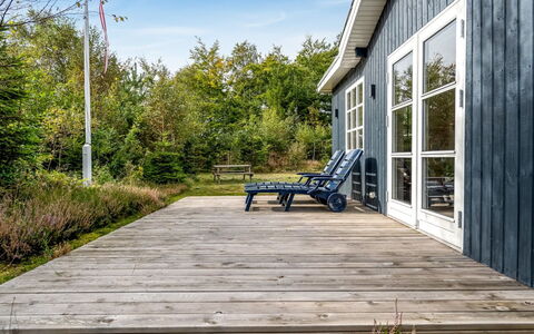 Niyazi - 770M from the Sea: Møbel, Indretning, Gulvbelægning, Etage, Loft, Værelse, Stol, Bord, Lejlighed, Køkken & Spisebord