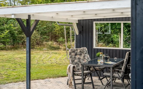 Niyazi - 770M from the Sea: Møbel, Indretning, Gulvbelægning, Etage, Loft, Værelse, Stol, Bord, Lejlighed, Køkken & Spisebord