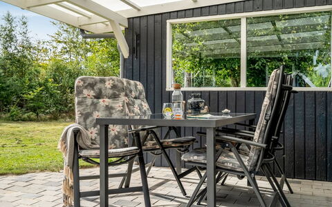 Niyazi - 770M from the Sea: Møbel, Indretning, Gulvbelægning, Etage, Loft, Værelse, Stol, Bord, Lejlighed, Køkken & Spisebord