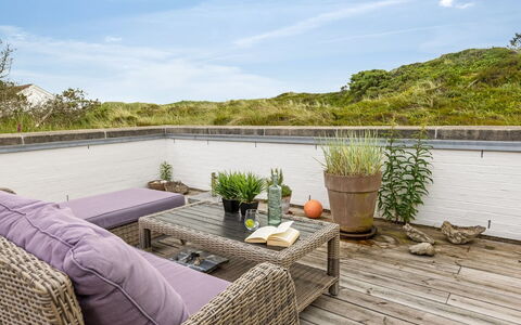 Eljene - 700M from the Sea: Møbel, Træ, Etage, Gulvbelægning, Bord, Trægulve, Hårdttræ, Dæk, Stol, Udendørs Møbler