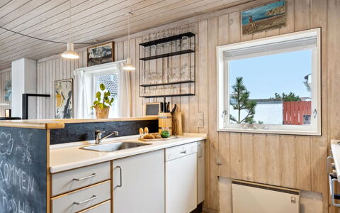 Eljene - 700M from the Sea: Træ, Køkken, Indretning, Countertop, Møbel, Køkken Apparat, Cabinetry, Større Bandage, Bejdse, Loft