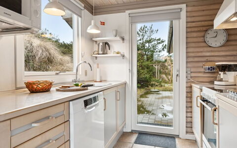 Selenia - 1Km from the Sea: Køkken Apparat, Større Bandage, Køkken, Countertop, Træ, Gulvbelægning, Husholdningsapparat, Indretning, Møbel, Etage