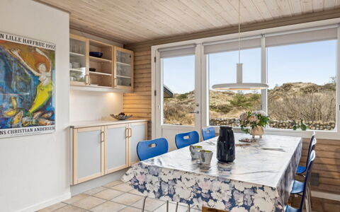 Selenia - 1Km from the Sea: Møbel, Indretning, Gulvbelægning, Træ, Etage, Køkken, Loft, Countertop, Belysning, Værelse