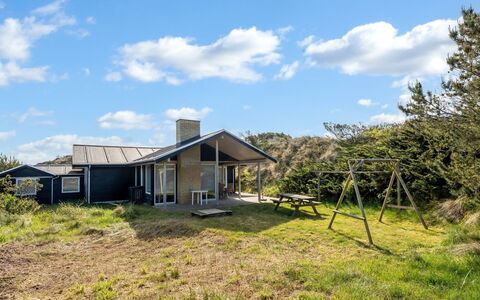 Selenia - 1Km from the Sea: Hus, Hjem, Dør, Tag, Sommerhus, Estate, Have, Skygge, Sidespor, Gård