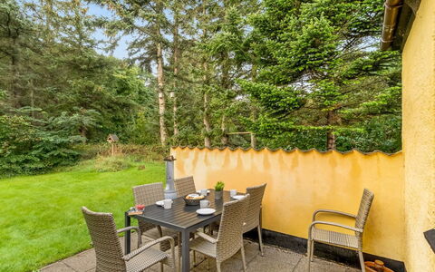 Birtir - 750M from the Sea: Blå, Busk, Sommerhus, Bunddække, Have, Estate, Skygge, Landscaping, Stuehus, Eco Hotel