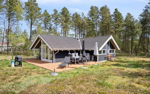 Nonni - 150M from the Sea: Hus, Hjem, Tag, Sommerhus, Estate, Landscaping, Garden Bygninger, Sidespor, Stuehus