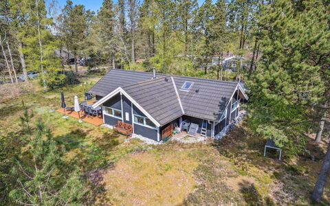 Nonni - 150M from the Sea: Hus, Hjem, Tag, Sommerhus, Estate, Landscaping, Garden Bygninger, Sidespor, Stuehus