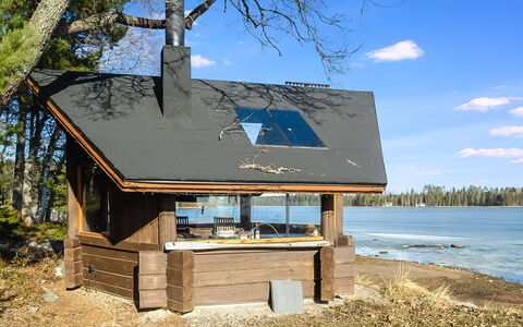 Villa Kipinä: Møbel, Indretning, Gulvbelægning, Etage, Bord, Loft, Køkken & Spisebord, Belysning, Stol, Hjem