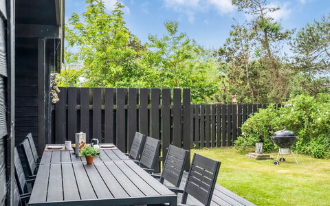 Jukka - 2Km from the Sea: Loft, Gulvbelægning, Indretning, Etage, Kompositmateriale, Møbel, Udvej, Hotel, Design, Dagslys