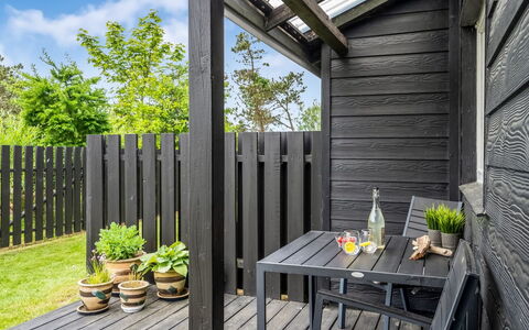 Jukka - 2Km from the Sea: Loft, Gulvbelægning, Indretning, Etage, Kompositmateriale, Møbel, Udvej, Hotel, Design, Dagslys