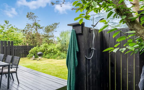 Jukka - 2Km from the Sea: Loft, Gulvbelægning, Indretning, Etage, Kompositmateriale, Møbel, Udvej, Hotel, Design, Dagslys