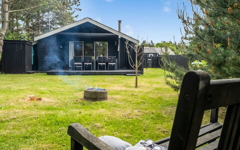 Jukka - 2Km from the Sea: Loft, Gulvbelægning, Indretning, Etage, Kompositmateriale, Møbel, Udvej, Hotel, Design, Dagslys