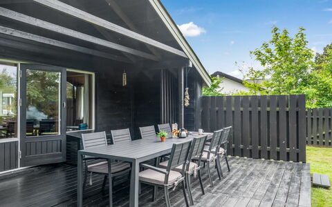 Jukka - 2Km from the Sea: Loft, Gulvbelægning, Indretning, Etage, Kompositmateriale, Møbel, Udvej, Hotel, Design, Dagslys
