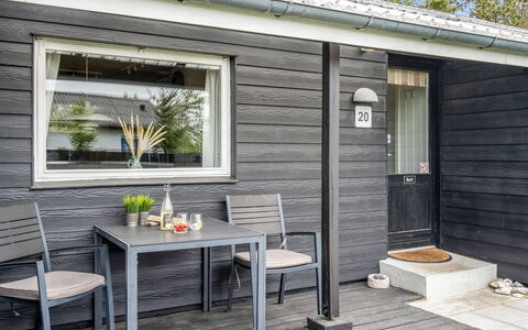 Jukka - 2Km from the Sea: Loft, Gulvbelægning, Indretning, Etage, Kompositmateriale, Møbel, Udvej, Hotel, Design, Dagslys