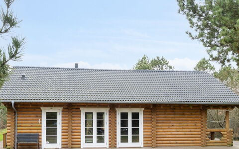 Luzy - 1Km from the Sea: Møbel, Indretning, Gulvbelægning, Etage, Loft, Værelse, Stol, Bord, Lejlighed, Køkken & Spisebord