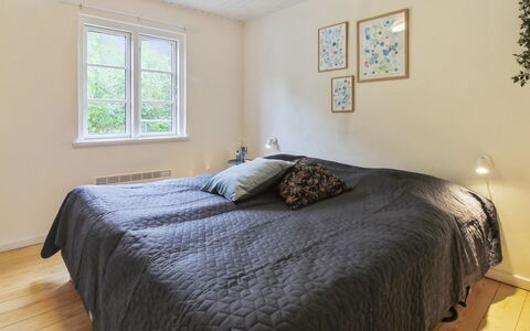 Hila: Seng, Soveværelse, Træ, Etage, Indretning, Sengetøj, Gulvbelægning, Sengetøj, Trægulve, Bed Frame
