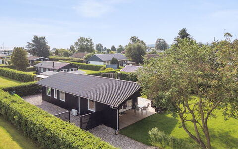 Volmer - 700M from the Sea: Loft, Gulvbelægning, Indretning, Etage, Kompositmateriale, Møbel, Udvej, Hotel, Design, Dagslys