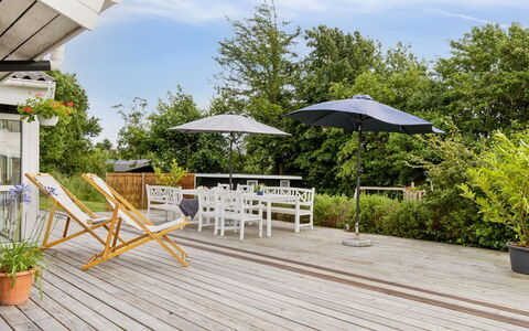 Katharine - 175M from the Sea: Træ, Hjem, Veranda, Dæk, Hårdttræ, Tag, Bejdse, Trægulve, Eco Hotel