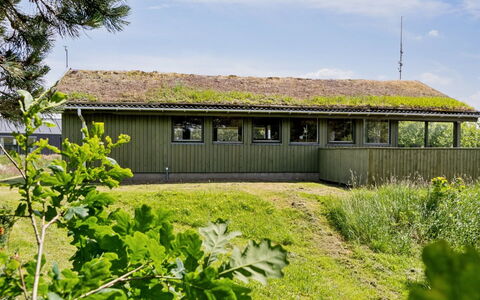 Hunlef - 1.7Km from the Sea: Møbel, Indretning, Stol, Gulvbelægning, Bord, Udvej, Etage, Loft, Værelse, Eco Hotel