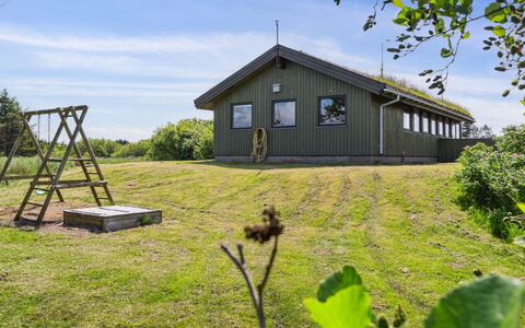 Hunlef - 1.7Km from the Sea: Møbel, Indretning, Stol, Gulvbelægning, Bord, Udvej, Etage, Loft, Værelse, Eco Hotel