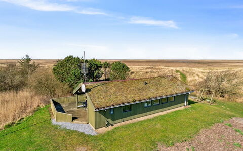 Hunlef - 1.7Km from the Sea: Møbel, Indretning, Stol, Gulvbelægning, Bord, Udvej, Etage, Loft, Værelse, Eco Hotel