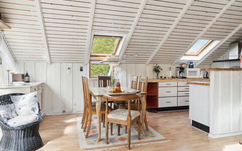 Lennart - 4Km from the Sea: Blå, Busk, Sommerhus, Bunddække, Have, Estate, Skygge, Landscaping, Stuehus, Eco Hotel