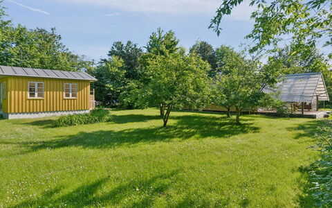 Lennart - 4Km from the Sea: Blå, Busk, Sommerhus, Bunddække, Have, Estate, Skygge, Landscaping, Stuehus, Eco Hotel