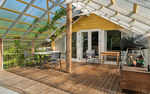 Lennart - 4Km from the Sea: Blå, Busk, Sommerhus, Bunddække, Have, Estate, Skygge, Landscaping, Stuehus, Eco Hotel