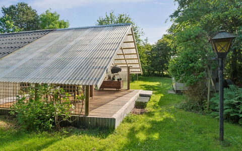 Lennart - 4Km from the Sea: Blå, Busk, Sommerhus, Bunddække, Have, Estate, Skygge, Landscaping, Stuehus, Eco Hotel