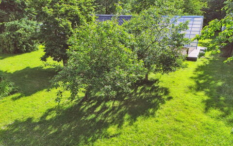 Lennart - 4Km from the Sea: Blå, Busk, Sommerhus, Bunddække, Have, Estate, Skygge, Landscaping, Stuehus, Eco Hotel