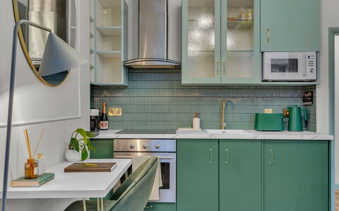 London West End 306: Indretning, Køkken Apparat, Køkken, Gulvbelægning, Møbel, Større Bandage, Countertop, Cabinetry, Lysarmatur, Etage