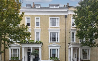 London West End 306: Vand, Himmel, Ejendom, Bygning, Plante, Blå, Azure, Svømmepøl, Natur, Træ